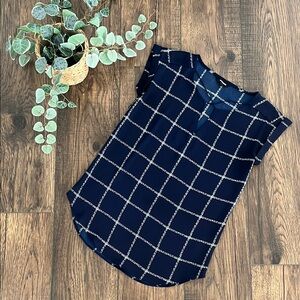 Express Crisscross V-Neck Short Sleeve Blouse in Navy Blue Checkered Pattern